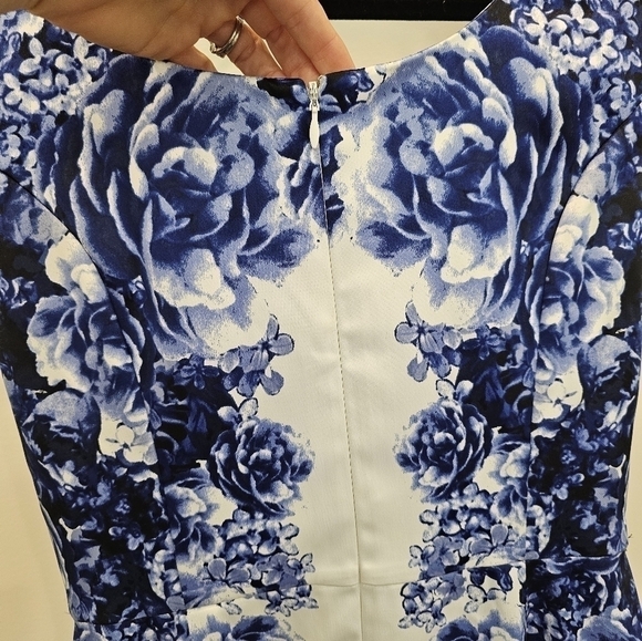 White House Black Market Slimming White Blue Floral Print Sheath Dress Size 2 - Picture 8 of 9